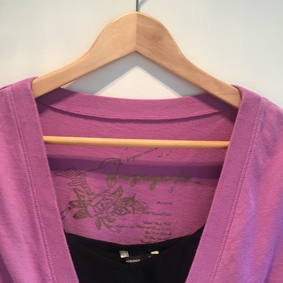 Propaganda long sleeve tee w/ a deep v-neck fuscia - Picture 6 of 13